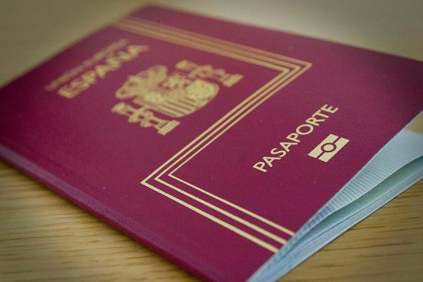 إسبانيا تعود إلى تجنيس المغاربة لمحاربة تفشي الشيخوخة