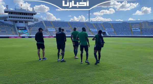 الطاقم التحكيمي يتفقد أرضية ملعب محمد الخامس قبل مواجهة الوداد وإنيمبا