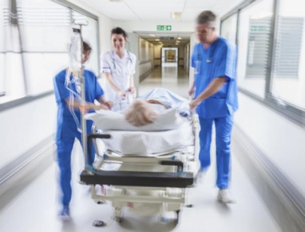 البروفيسور "ابراهيمي" : حان الوقت لزيادة عدد العاملين في طب المستعجلات بالمغرب