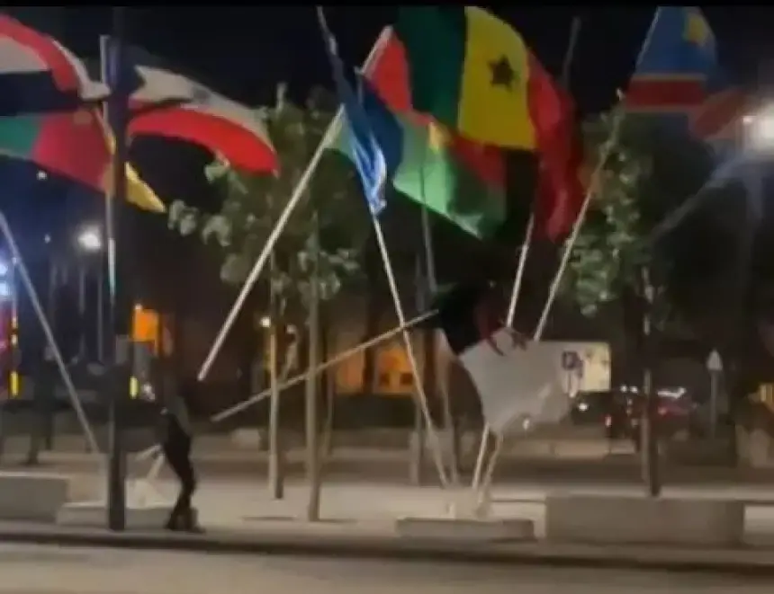 تطورات جديدة في قضية فيديو إزالة قاصرين لعلم جزائري كان مثبتا بإحدى المدارات بالشارع العام