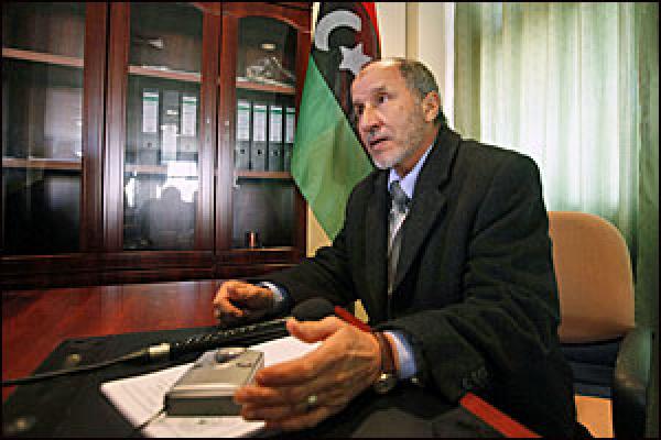 الجزائر ترد على اتهامات الثوار الليبيين