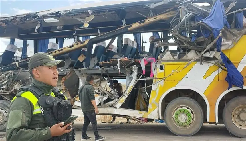 تصادم مروع بين حافلتين في بوليفيا يخلف 37 قتيلاً وعشرات الجرحى