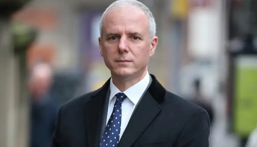 جراح بريطاني يُدان بمحاولة قتل رئيسه وحرق منزله بعد خصومة دامت 10 سنوات