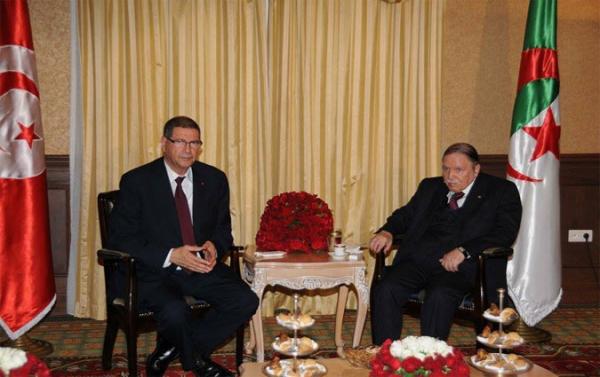 أصواتٌ تونسية تحذر من سعي جزائري لفرض وصاية على تونس باسم مُتطلبات "الشقيقة الكبرى"