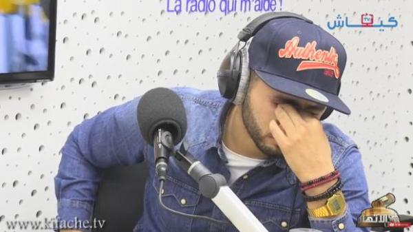 أمينوكس يجهش بالبكاء في قفص الاتهام