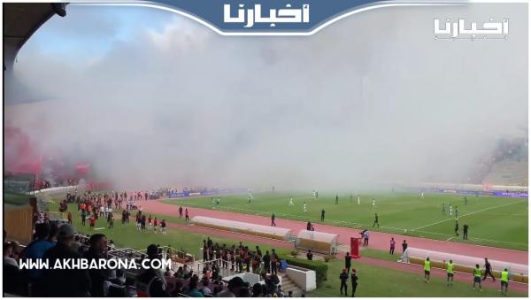 الجماهير الودادية تشعل مدرجات دونور بكراكاج عالمي احتفالا بأهداف فريقها