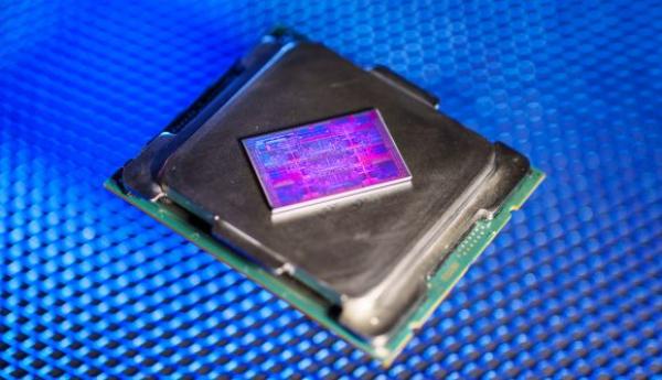 رقائق جديدة من انتل بسرعات أعلى وعمر بطارية أطول