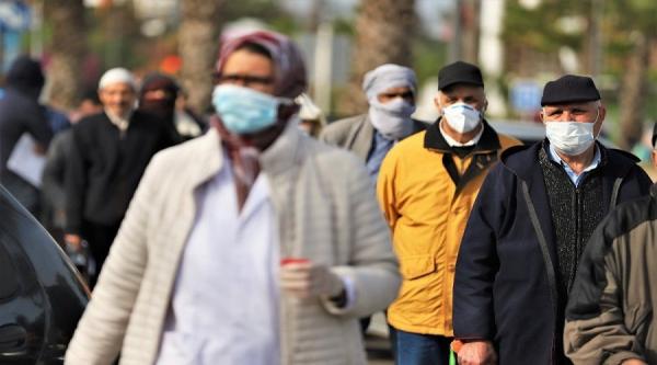 تخلي بعض المغاربة عن ارتداء الكمامات ينذر بارتفاع عدد الإصابات بفيروس كورونا