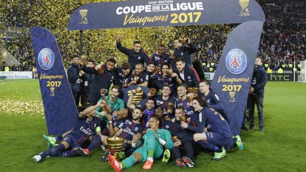 برشلونة يجري اتصالات لضم نجم باريس سان جيرمان