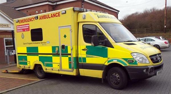 مسعفون يلقون جثة في القمامة بسبب انتهاء دوام العمل