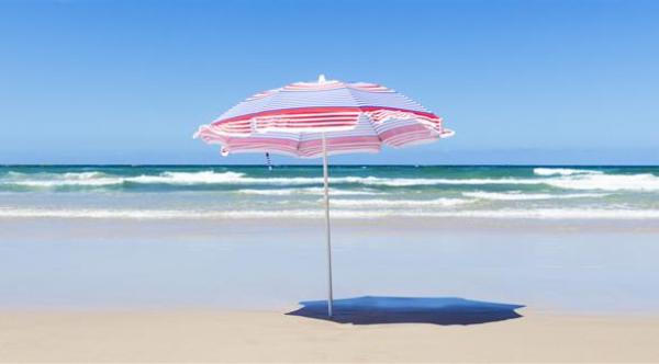  لا ضرر من الأكل قبل السباحة 