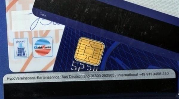 توصيات بالاحتفاظ بالبطاقات الائتمانية بعيداً عن هاتف آي فون 12