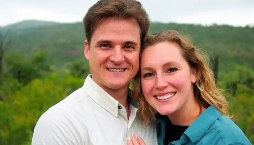 لرفضها التقاط صورة.. طبيب يحاول قتل زوجته بصخرة وحقنة مجهولة