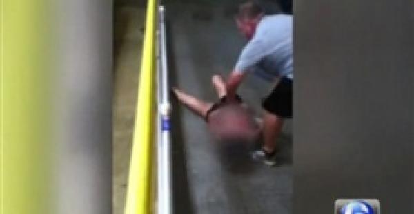 بالفيديو والصور.. مدرب سباحة يسحل فتاة رفضت التمرين