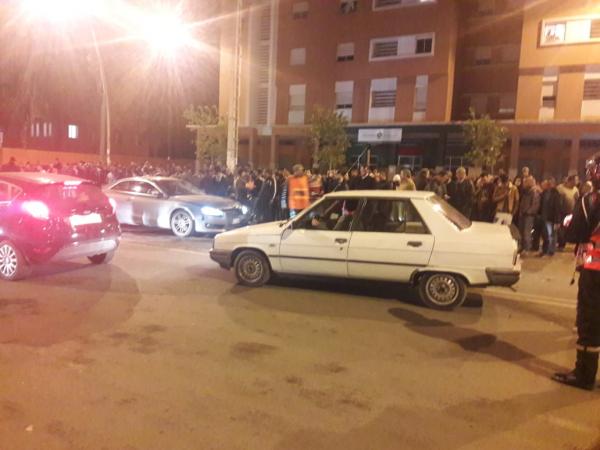 سيارة مرقمة بايطاليا تدهس شاب من ذوي الاحتياجات الخاصة على دراجة كهربائية وترديه قتيلا