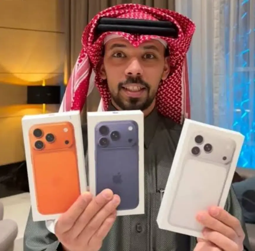 قضى على المؤثرين المغاربة المختفين.. مؤثر سعودي ينفق الملايين لمنح متابعيه المغاربة أجهزة "آيفون 17"