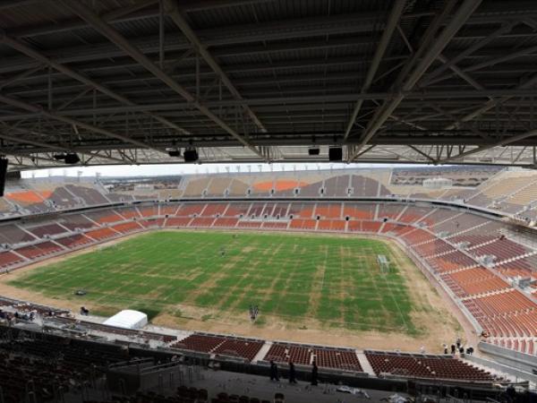 تكثيف العمل في أحد ملاعب كأس العالم لتسليمه منتصف الشهر المقبل