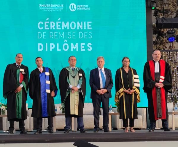 مسؤول فرنسي يؤكد على مغربية الصحراء ويُشيد بالخطاب الملكي الأخير