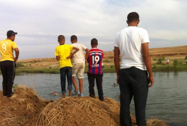 انتشال جثت العمال الذين غرقوا في واد أم الربيع والضحايا يعملون بالطريق السيار