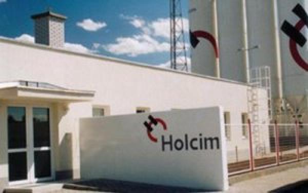 إصابة عشرة أفراد بحروق في حادثة بمعمل إسمنت بآسفي