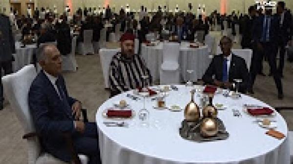 رئيس رواندا يقيم مأدبة غذاء على شرف الملك محمد السادس و الوفد المرافق له