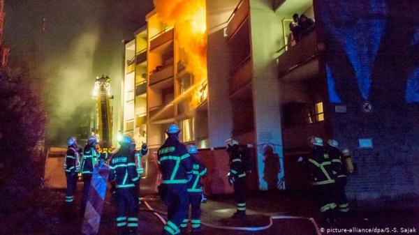 تأخر راتبه فحرق بيته وقتل خمسة من جيرانه!