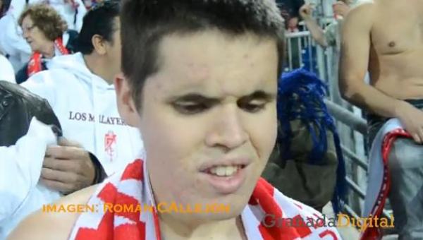 يوسف العربي يهدي قميصه بعد "الـهاتريك" الى مشجع كفيف (فيديو)