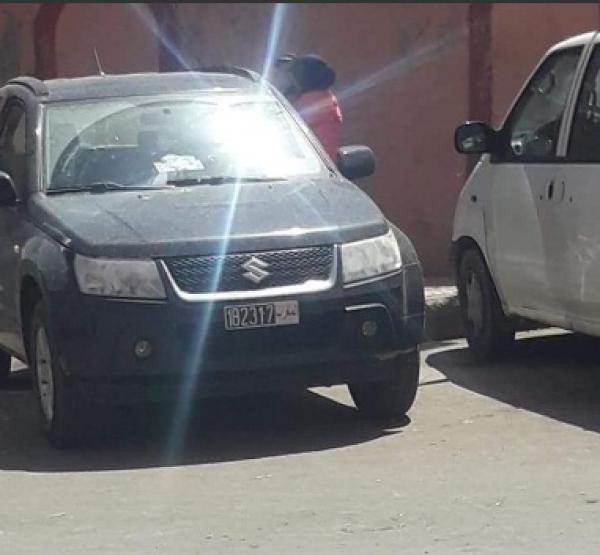 غضب عارم بمواقع التواصل الاجتماعي بسبب منع مسؤولين لشرطي مرور من تحرير مخالفة في حق سيارة قائد