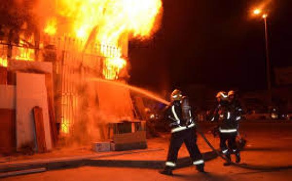 لعنة الحرائق متواصلة...النيران تلتهم سوقا شعبيا بالدار البيضاء وانفجارات تثير هلع الساكنة