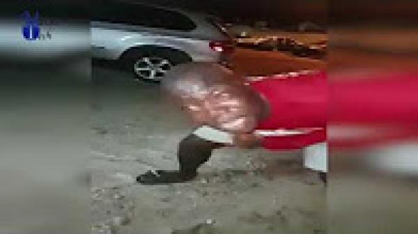 شاهد : مشجع ايڤواري فقد صوابه بسبب فوز المنتخب المغربي