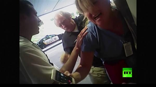 لحظة تكبيل ممرضة رفضت أخذ الدم من فاقد الوعي وفق القوانين الأمريكية