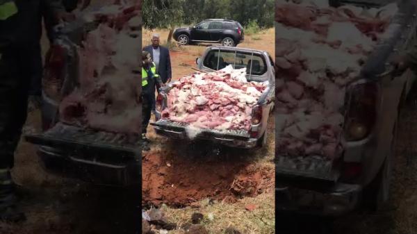 بالفيديو.. دفن كميات من اللحوم الفاسدة ضبطت بمستودع للذبيحة السرية بعين عتيق