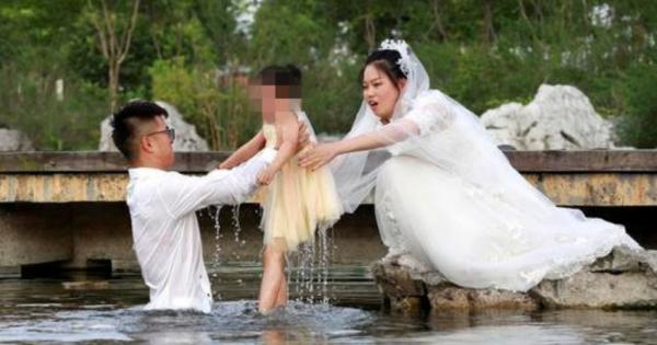 عروسان يوقفان جلسة تصوير حفل زفافهما لانقاذ طفلة من الغرق