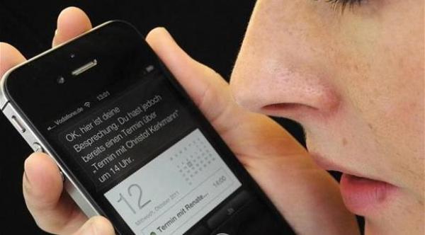  عند سؤال "سيري" من صاحب هذا الهاتف سيجيب باسمه الحقيقي (د ب أ) 