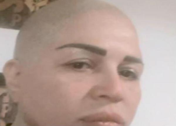 بالفيديو.. إلهام شاهين تحلق شعرها بالكامل بسبب ...