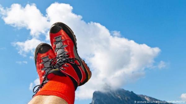 نزهة مشي في الطبيعة تتسبب بإصابة العشرات بفيروس كورونا