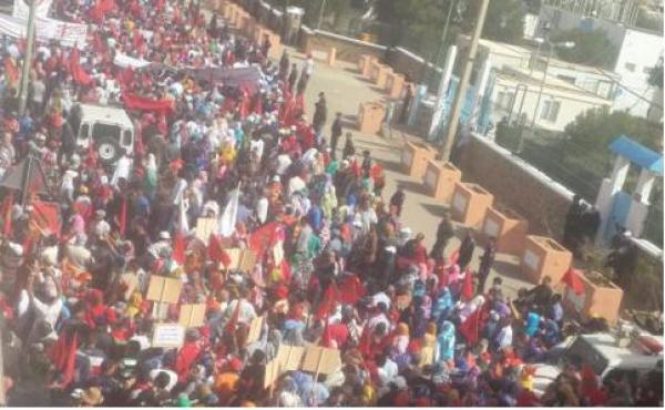 أقوى رد على بان كي مون .. أزيد من 200 ألف شخص يشاركون في مسيرة العيون التاريخية