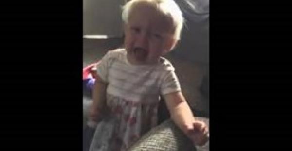 بالفيديو.. رد فعل طفلة تتذوق الفلفل الحار لأول مرة