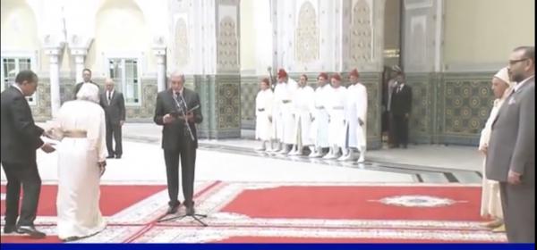 بدون مصافحة: الملك يستقبل اعضاء المحكمة الدستوربة