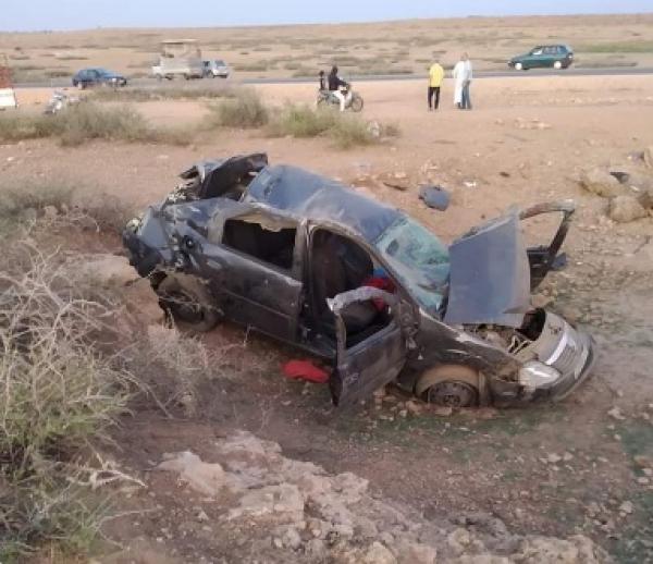 بالصورة...انقلاب سيارة خفيفة يخلف قتيلا ونقل سيدة بين الحياة والموت للمستعجلات