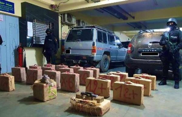 من بينهم ضابط شرطة ومواطن موريتاني..الاتجار الدولي في المخدرات يقود 8 أشخاص للاعتقال بالعيون