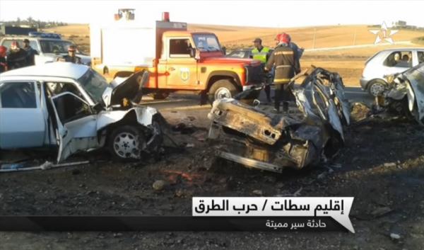 تهور سائقي سيارتين يسبب حادثة سير خطيرة بنواحي سطات وهذا هو عدد القتلى