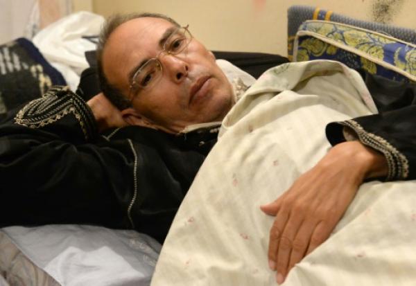 منجب يعلن وقف اضرابه عن الطعام بعد رفع السلطات المغربية حظر السفر