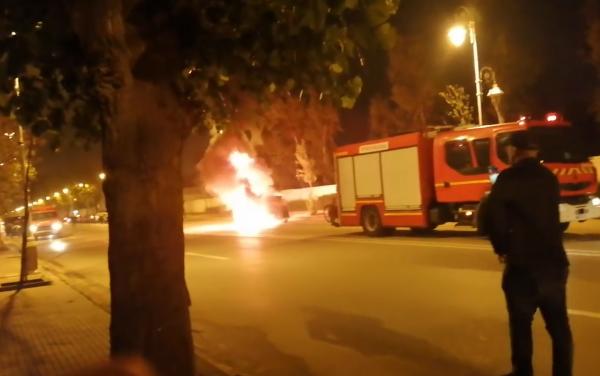 اندلاع حريق مهول بسيارة بين مرتيل وتطوان