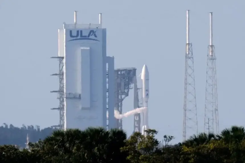 أمازون تطلق أولى أقمارها الاصطناعية لمنافسة ستارلينك