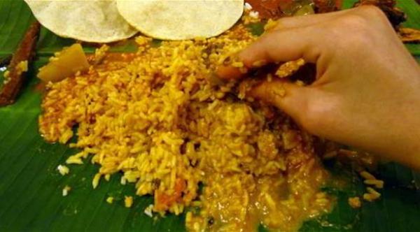 4 فوائد صحية للأكل باليدين