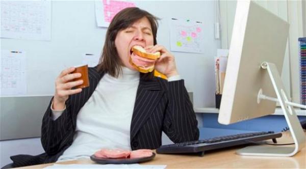 5 عادات يومية غير متوقعة تسبب لك البدانة