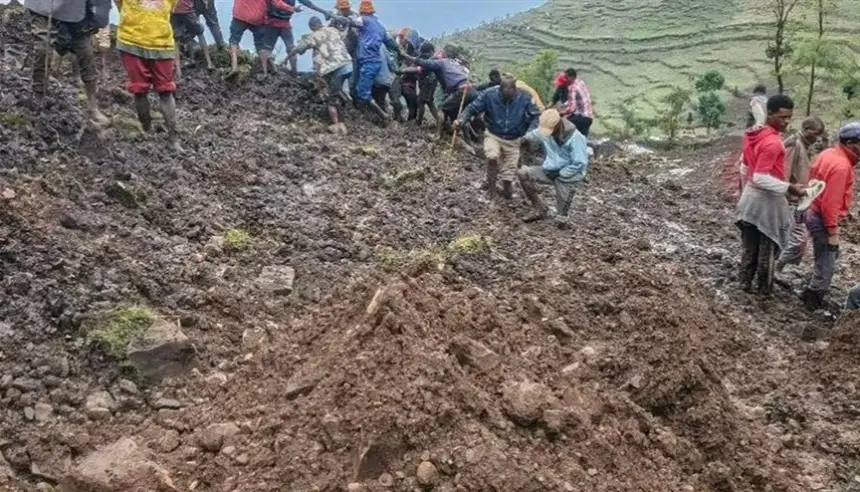 أمطار مدمرة تدفن القرى في إثيوبيا.. عشرات القتلى والمفقودين في انهيارات أرضية بجنوب البلاد