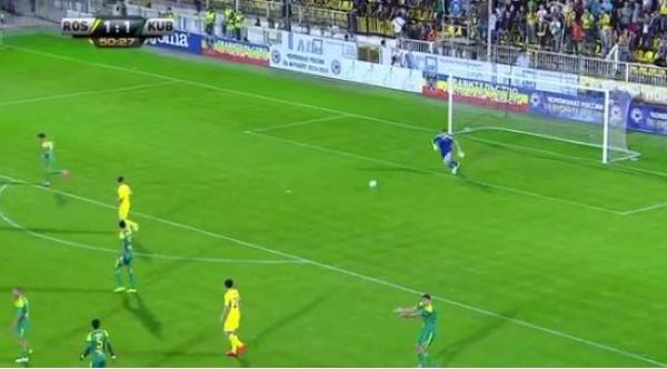 حارس يتلقى هدفا بسبب محاولة للتفنن بالكرة