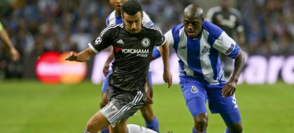 4 من مشجعي بورتو يتسببون في هبوط اضطراري لطائرة بروما